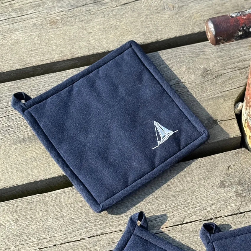 Recycelter Topflappen Segelbåt