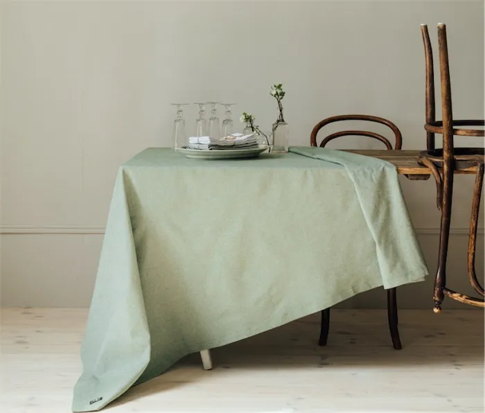 Recycelte abwischbare Tischdecke Hedvig, Grün/Weiß