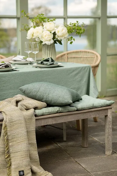 Recycelte abwischbare Tischdecke Hedvig, Grün/Weiß