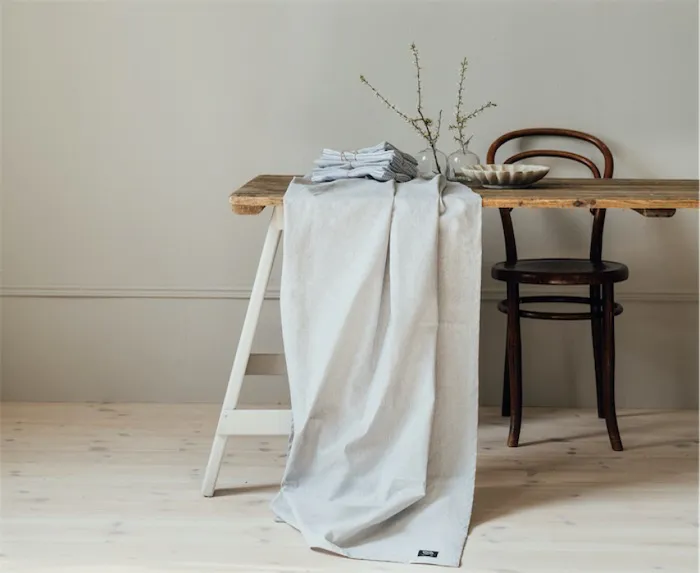 Recycelte Tischdecke Elin, Hellgrau/Weiß