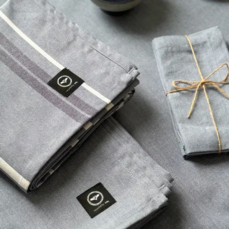 Recycelte Abwaschbare Tischdecke Dante, Blau/Weiß/Navy Blau