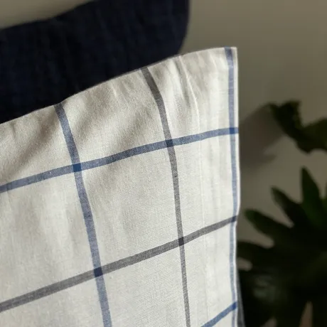 Kissenbezug Gotland, biologisch gefärbt, Navy Blau/Blau/Weiß