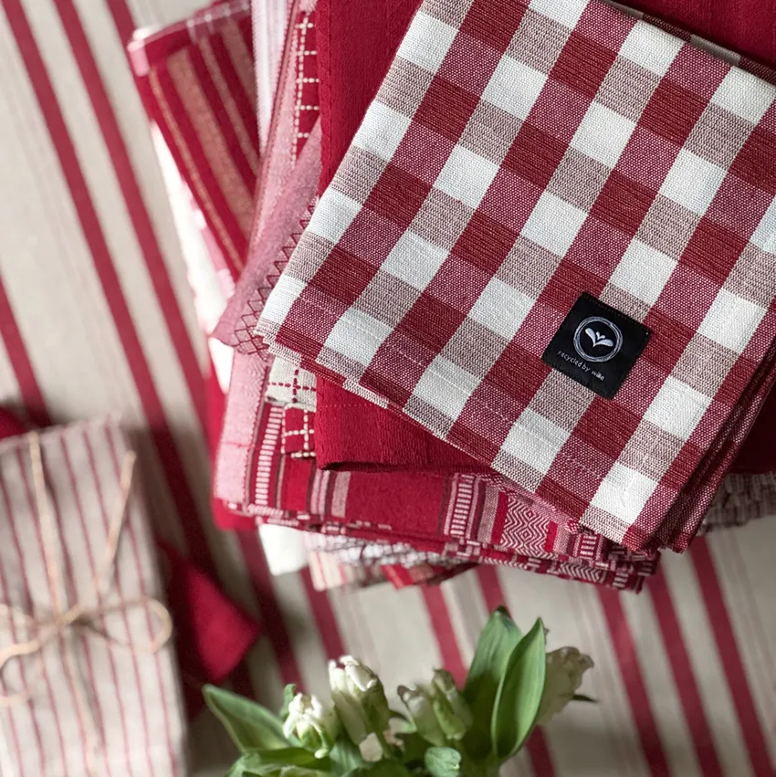 Recycled Tablecloth Börje, Dark Red/Beige