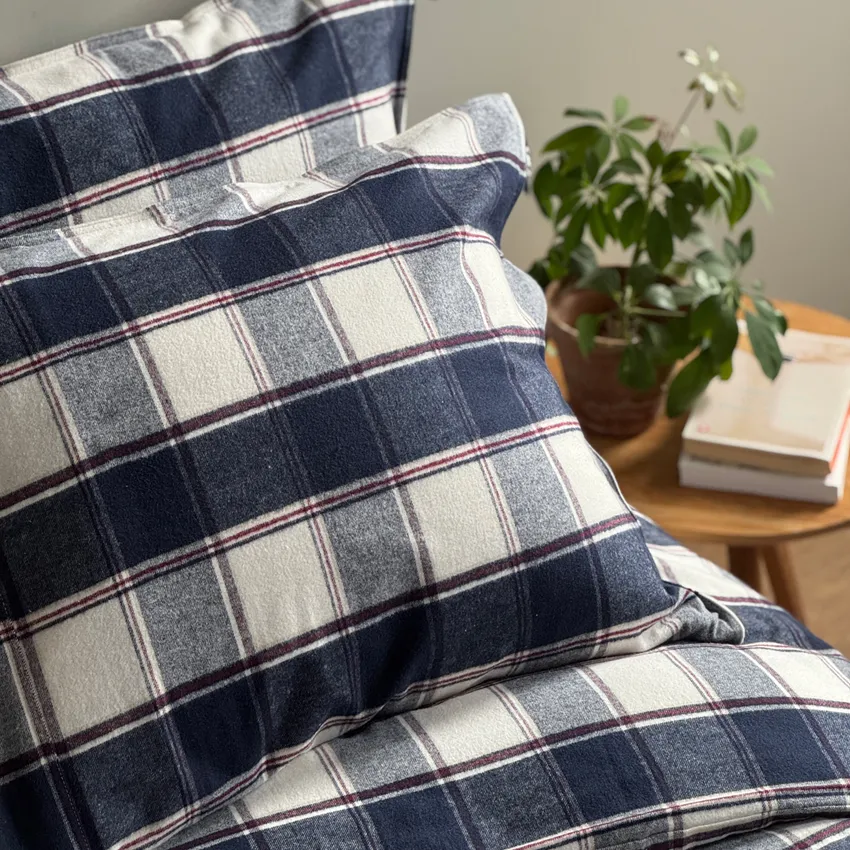 Recycled Pillowcase, Tärnaby, Navy Blue/Burgundy