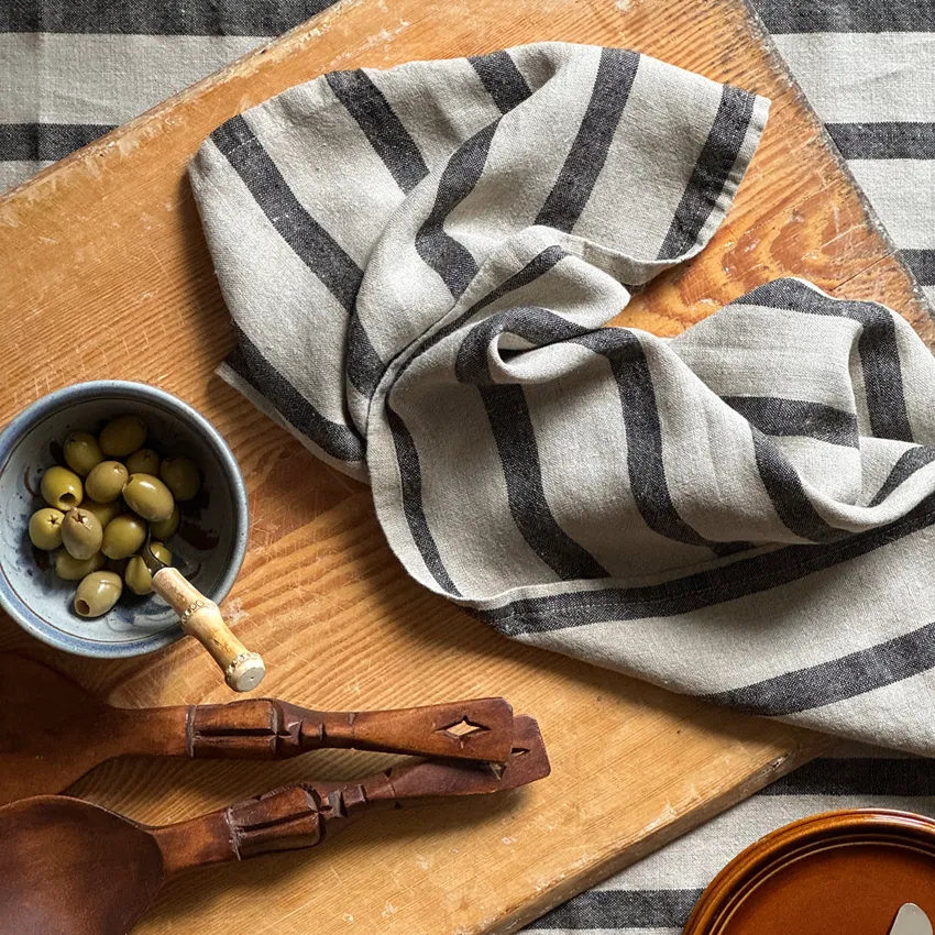 Tea Towel Leo, Linen with black stripes