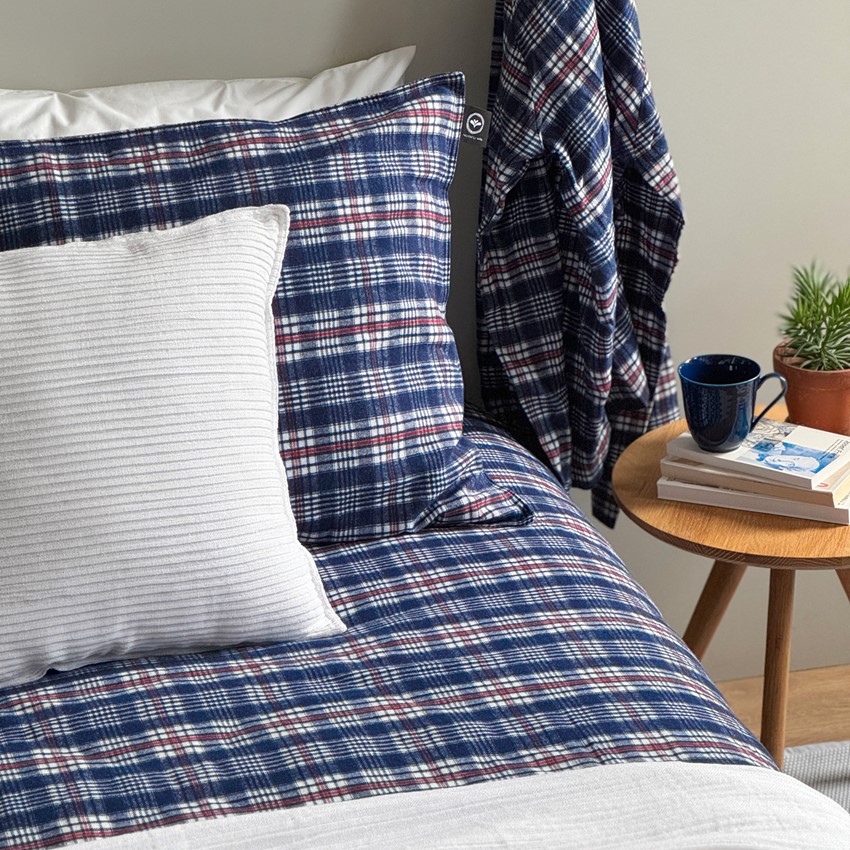 Recycled Pillowcases Lycksele, Dark Blue/White/Dark Red