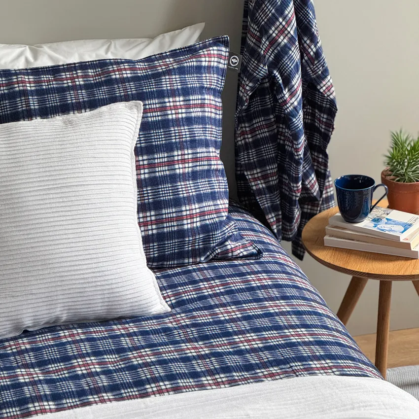 Recycled Pillowcases Lycksele, Dark Blue/White/Dark Red