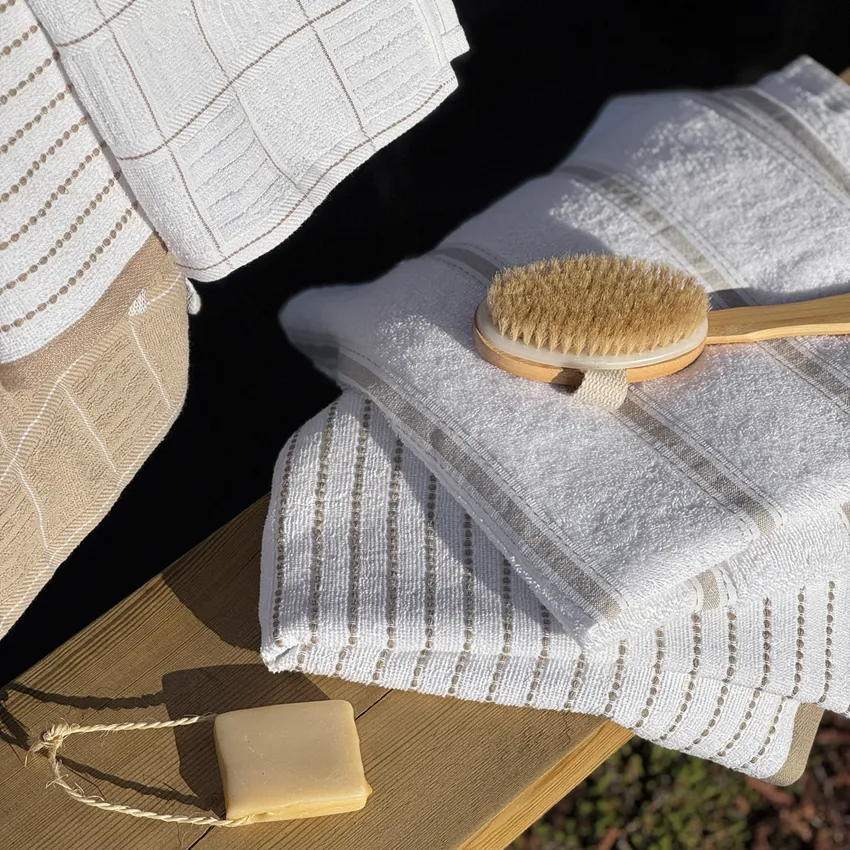 Bath towel Visby, 2nd grade, Sand/White