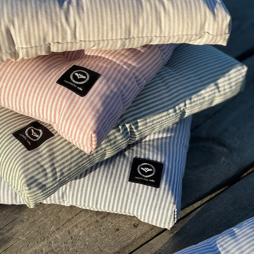 Recycled Pallet Cushion Bosse, Wipeable, Light Pink/White