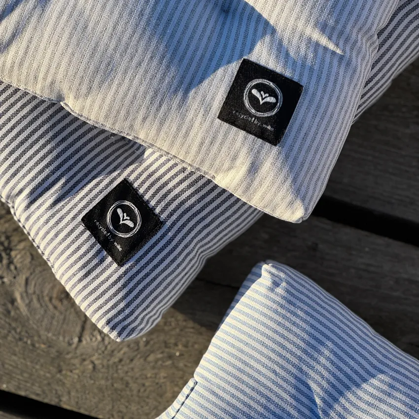 Recycled Pallet Cushion Bosse, Wipeable, Light Grey/White