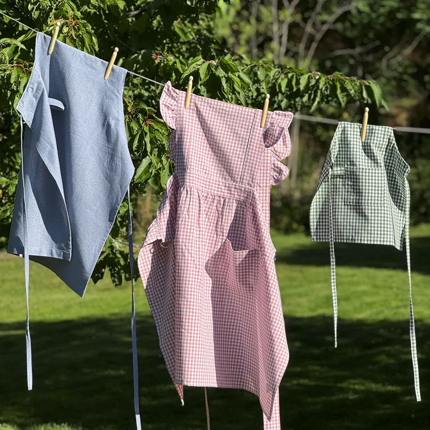 Recycled Apron Madicken, Frill, Light Pink/White