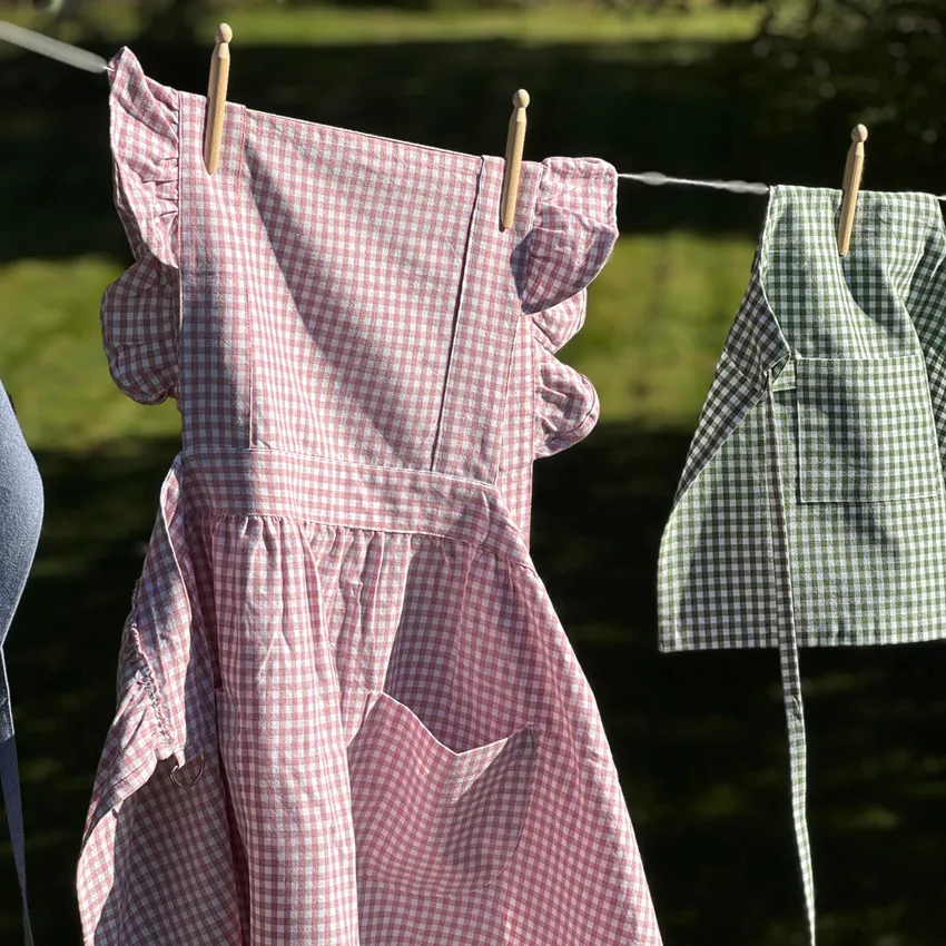 Recycled Apron Madicken, Frill, Light Pink/White