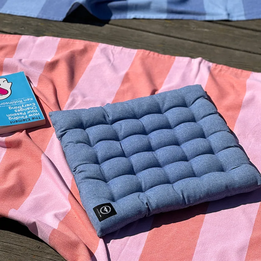 Cojín para banco reciclado Vera, Superficie lavable con paño, Azul/Blanco