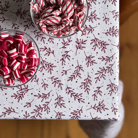 Mantel reciclado Flora, Blanco/Rojo oscuro