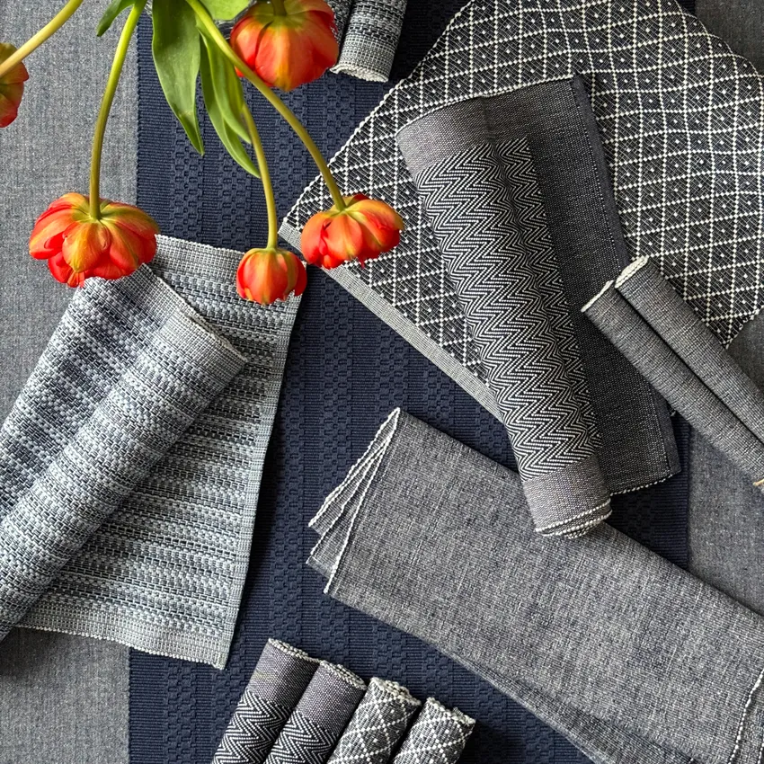 Reciclado Caminos de mesa Ella, Azul marino/Blanco