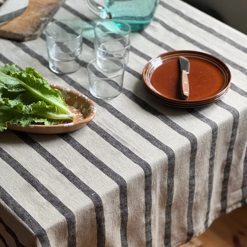 Nappe Leo, Lin à rayures noires