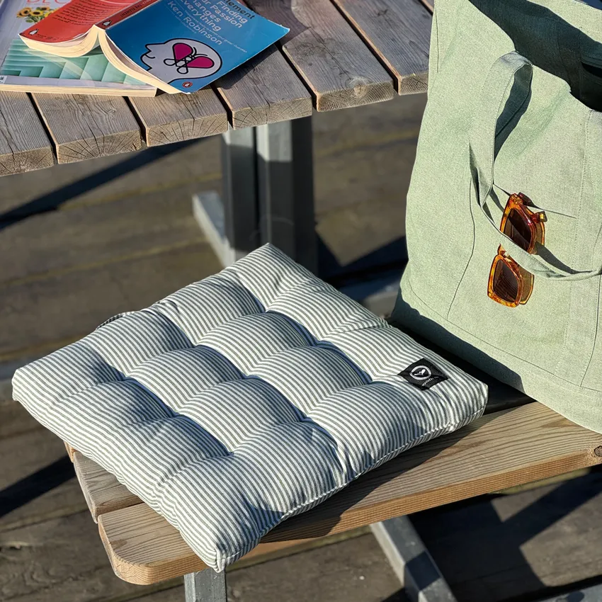 Coussin de palette recyclé Bosse, Nettoyable d’un coup d’éponge, Vert/Blanc