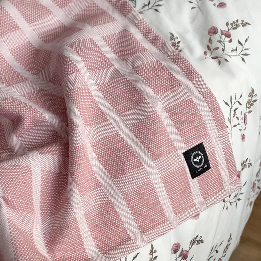 Recyclé Couvre-lits Bodil, Rose clair/Blanc