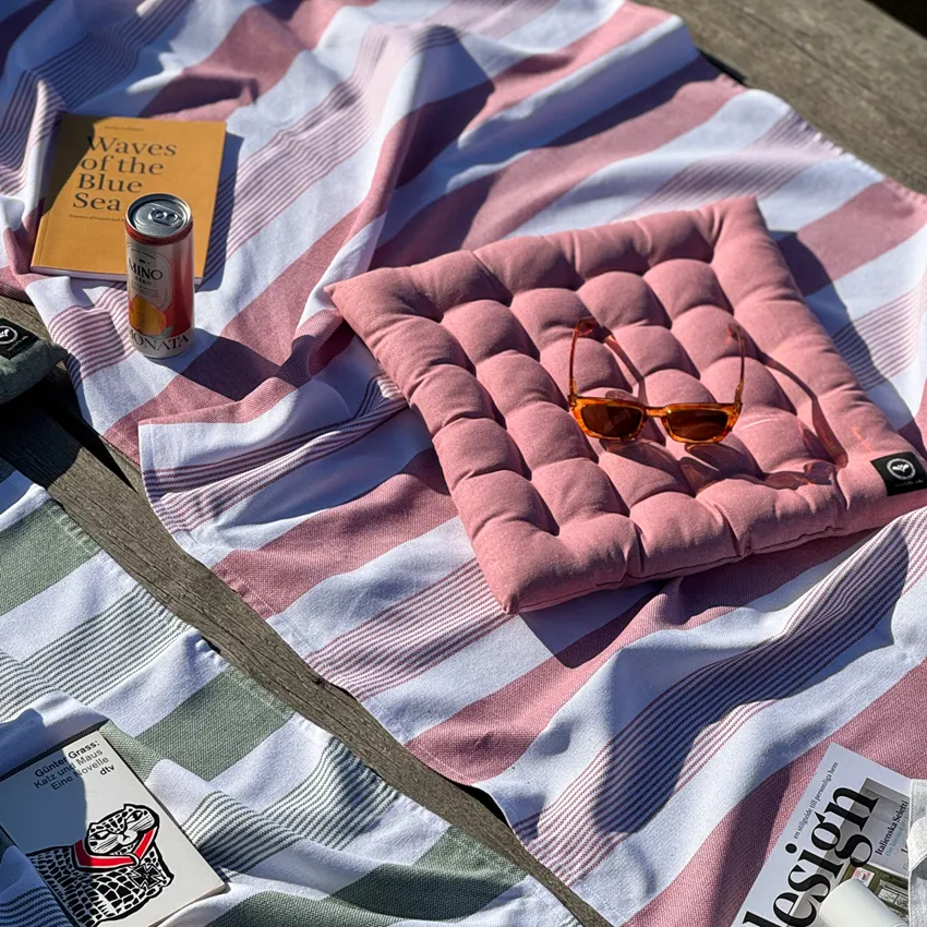 Cuscino per panca riciclato Vera, Facile da pulire con un panno, Rosa chiaro/Bianco