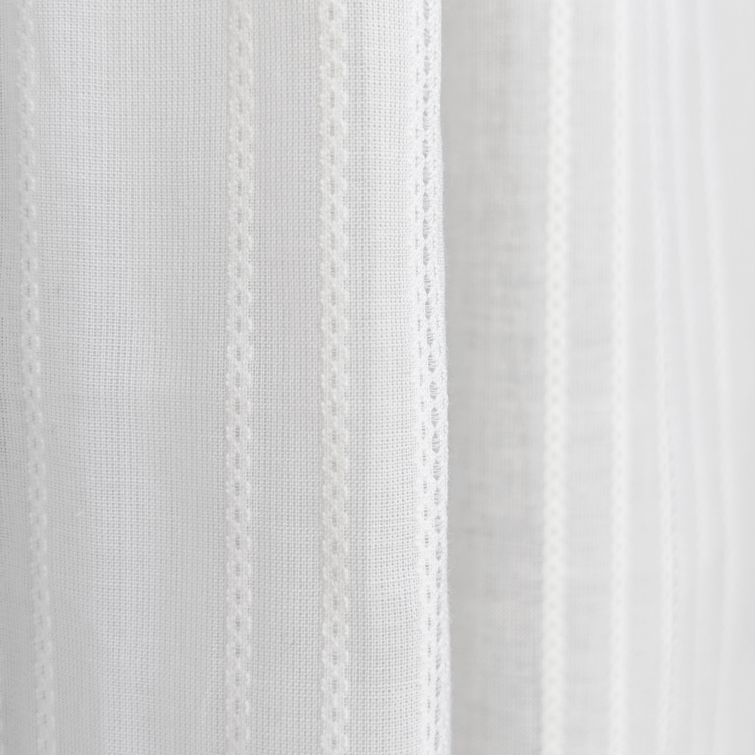 53930-53950,Elsy-Close-up