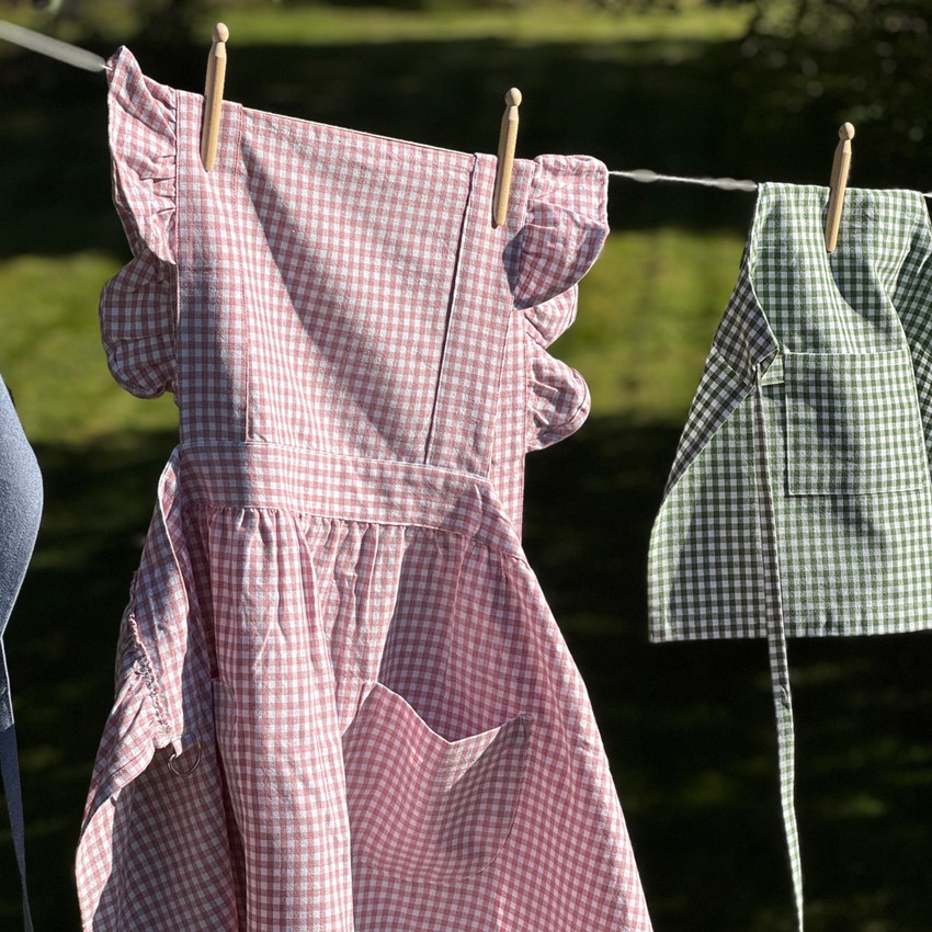 Återvunnet Förkläde Madicken, Volang, Ljusrosa/Vit